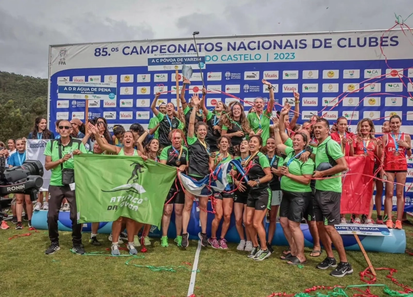 Equipa feminina do SC Braga no pódio da 2ª divisão